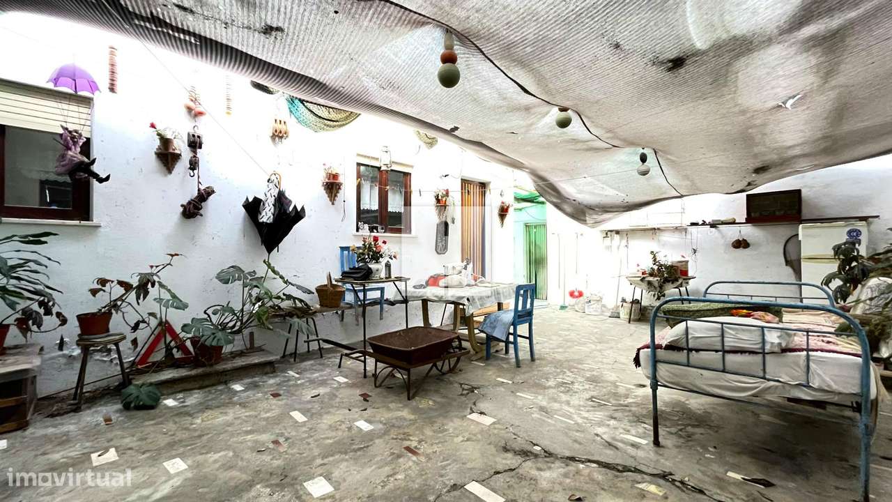 Moradia para Restaurar com Terreno - Grande imagem: 1/43