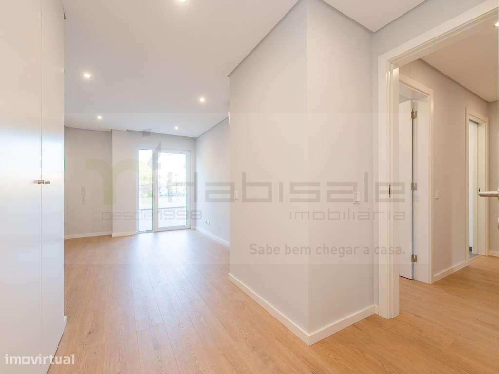 T2 Excelentes Acabamentos com Terraço e Box Perto da Praia de Carca...-8