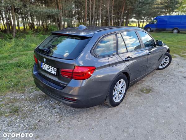 BMW Seria 3 318d Touring - 3