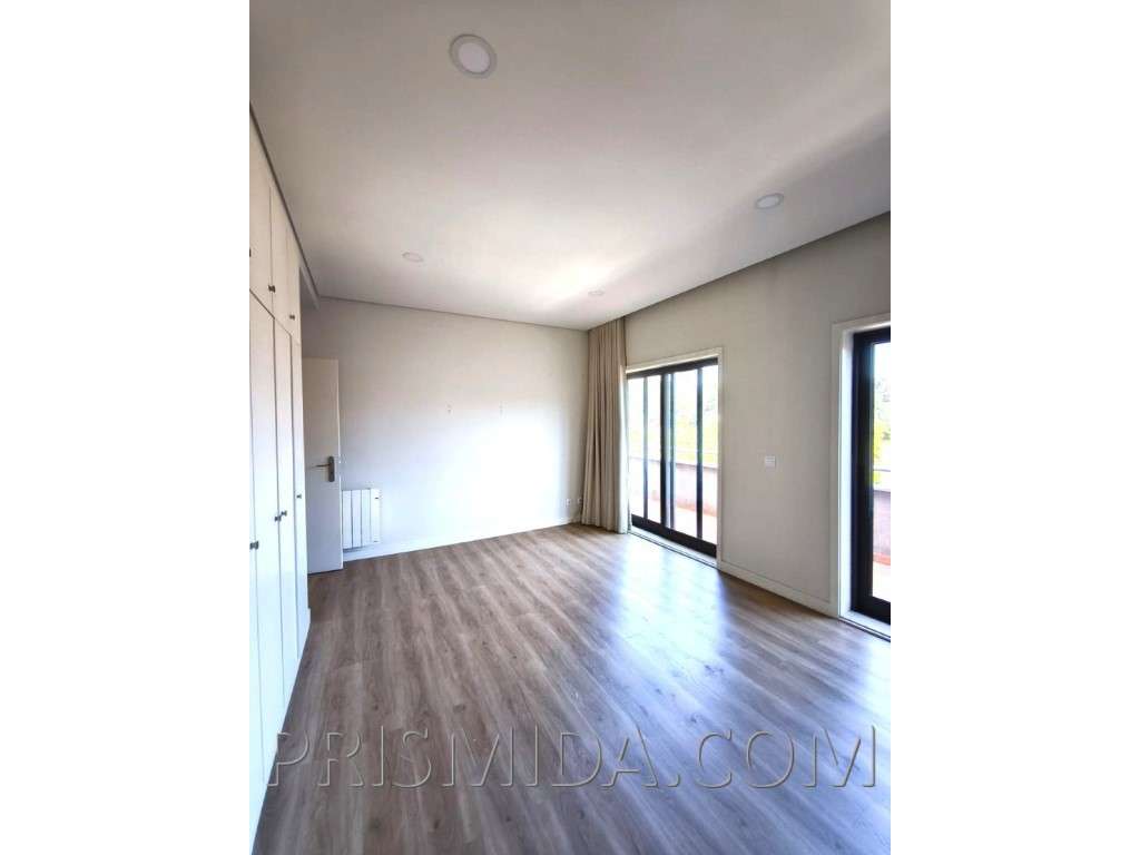 Duplex T4+office Renovado | Bi-Familiar | Terraço c/Churrasqueira-8