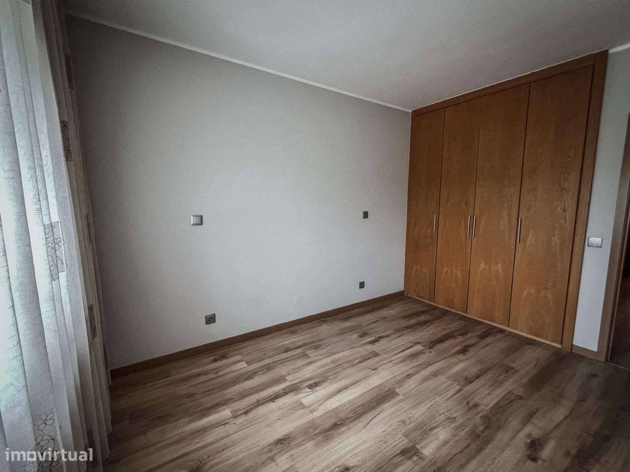 Apartamento T2 Totalmente Renovado, com Garagem - Grande imagem: 4/15