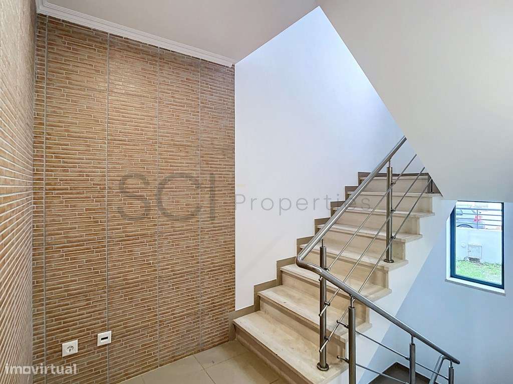 Moradia Isolada T5 no Feijó com Garagem de 100 m² - Grande imagem: 5/46