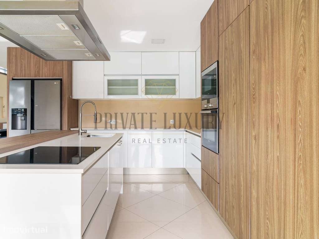 Moradia T4 com varandas e piscina em Azeitão-6