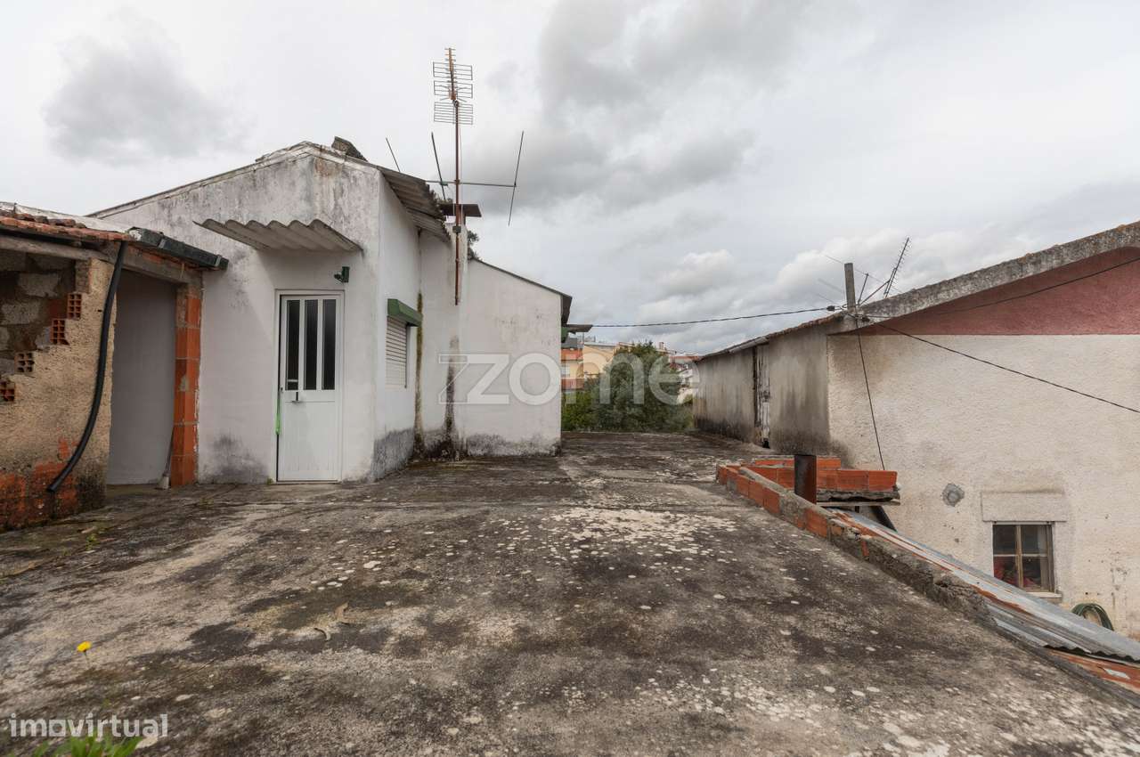 Moradia T4 | Moradia T2 | Recuperar | S. Martinho do Bispo-16