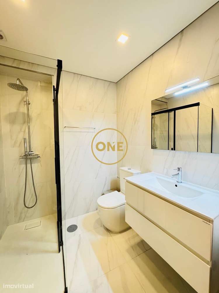 Apartamento T2+1 com vista mar-12