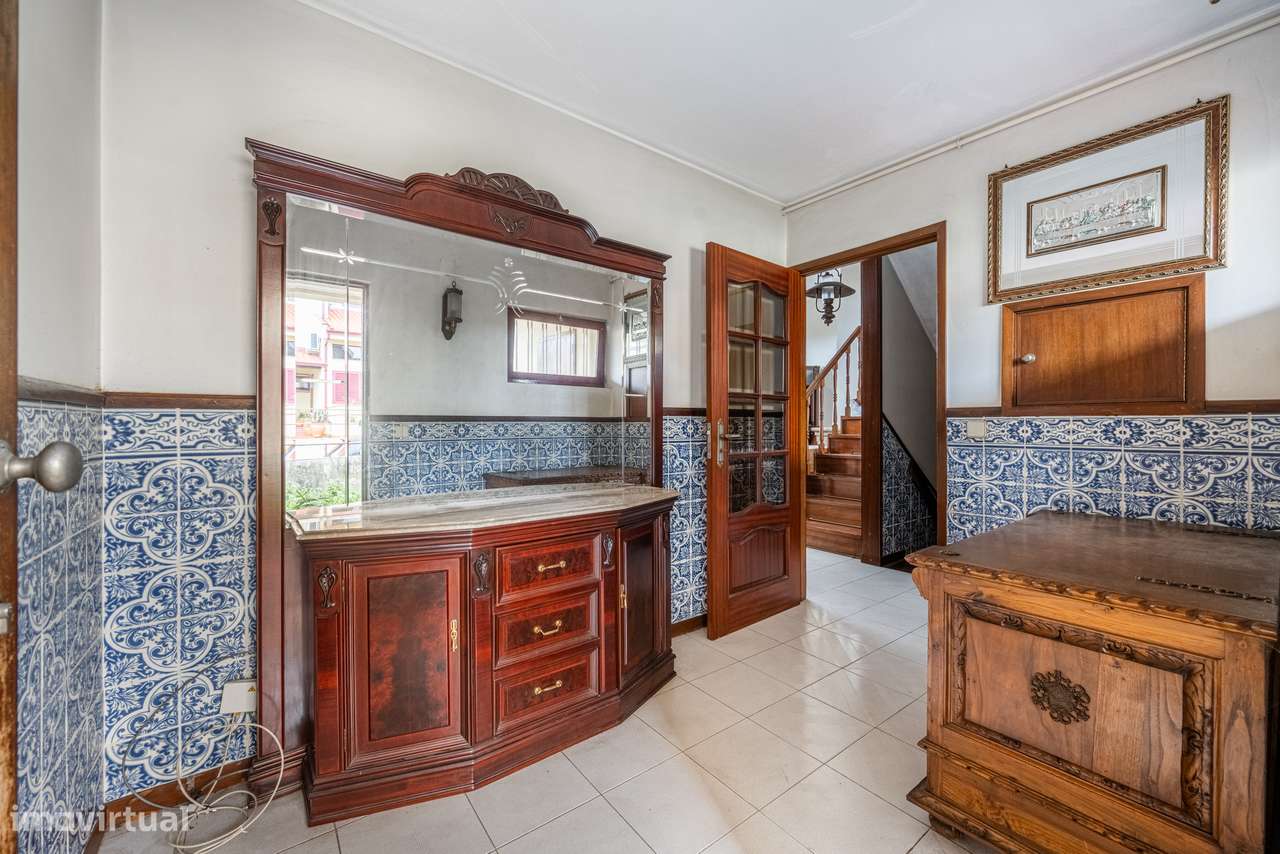 Moradia T4 de gaveto em Nogueira-5