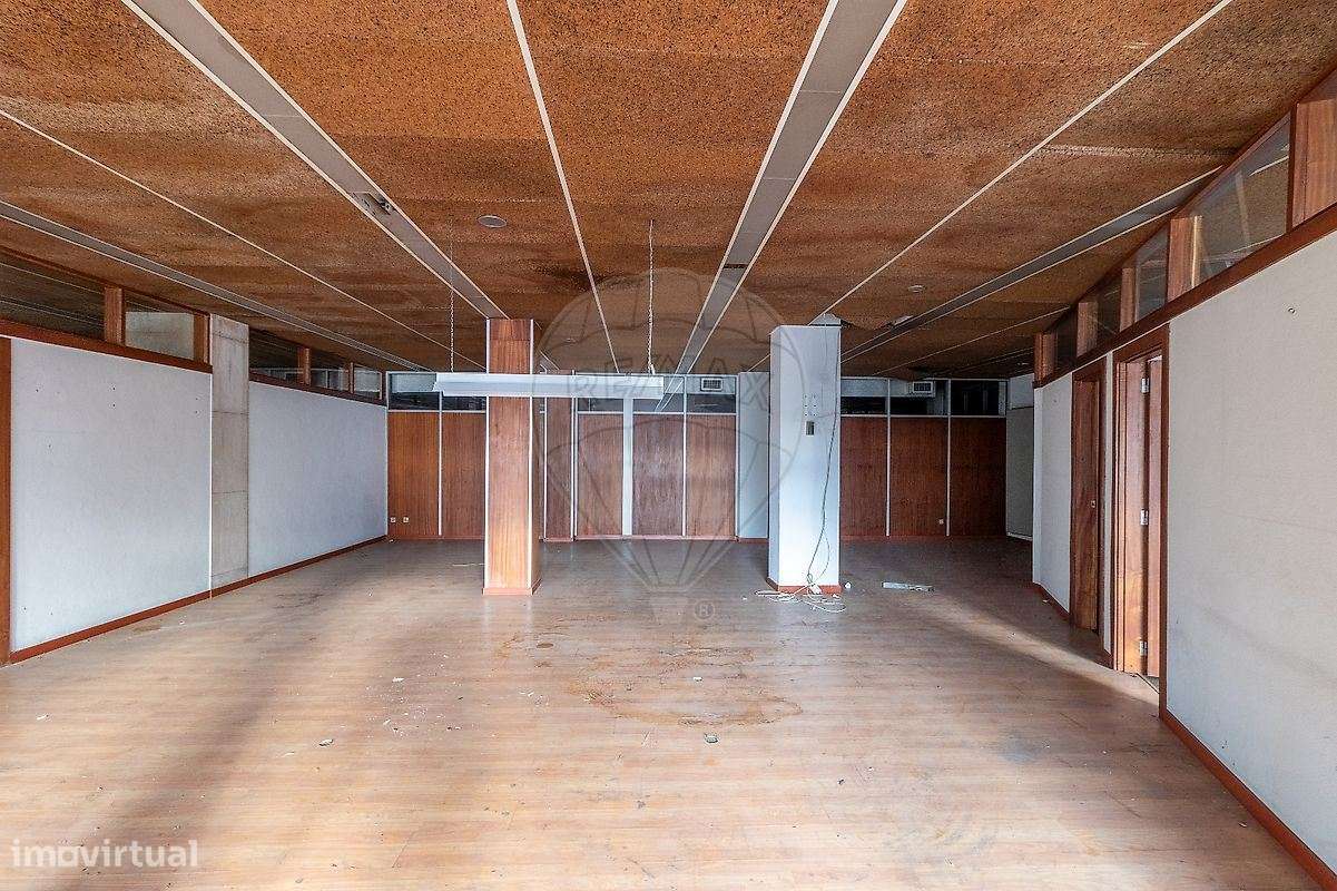 Loja no Centro de Coimbra  Versatilidade e Localização Premium - Grande imagem: 5/13