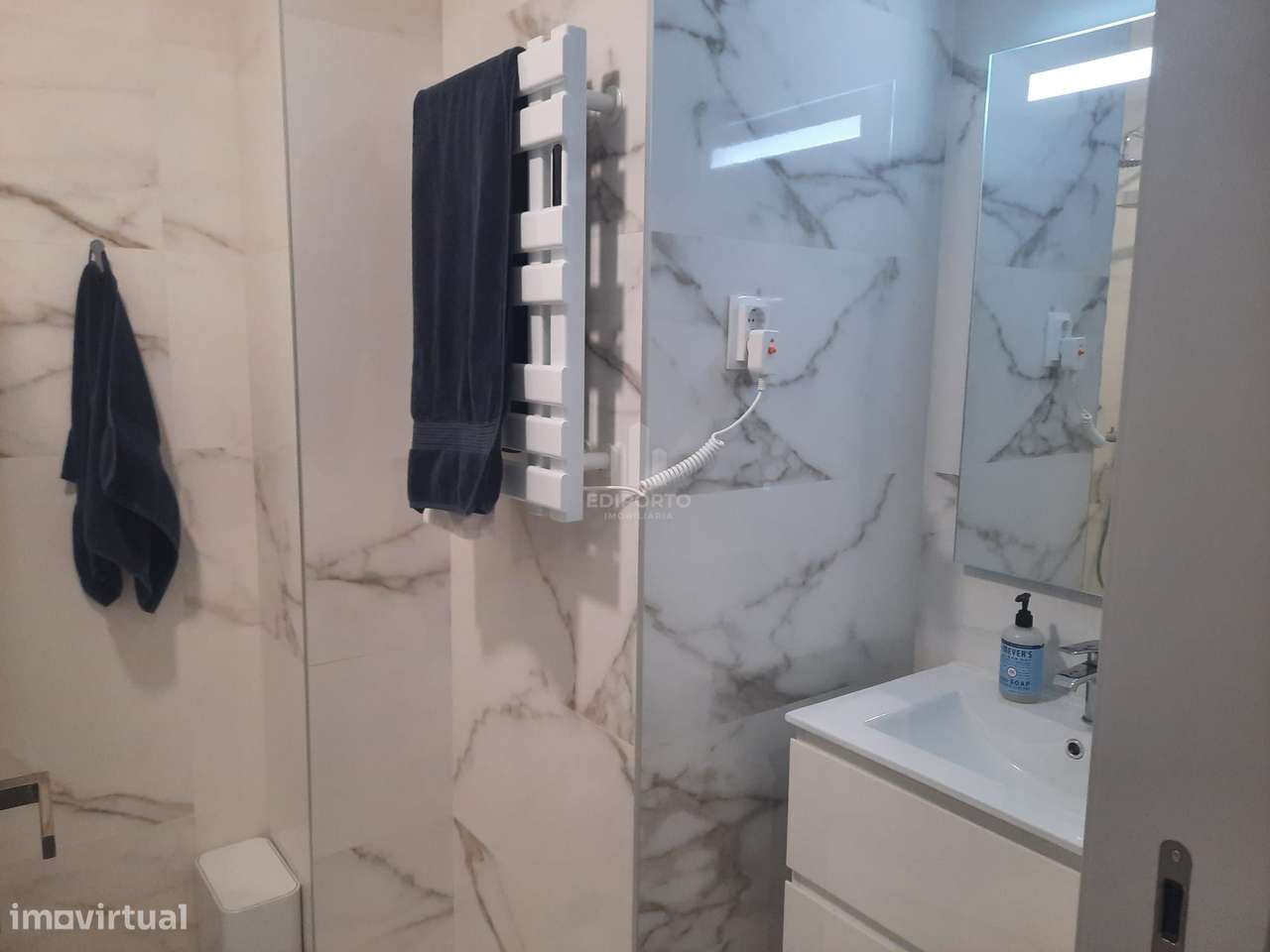 T2 COM GARAGEM E VARANDA   NO PORTO-31