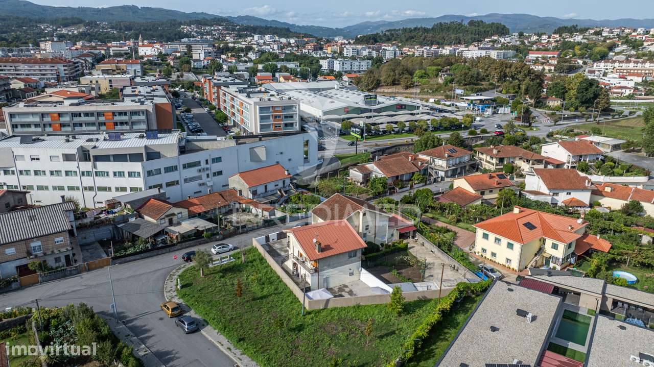 Moradia Individual de tipologia T4 Bi-Familiar - Grande imagem: 2/22