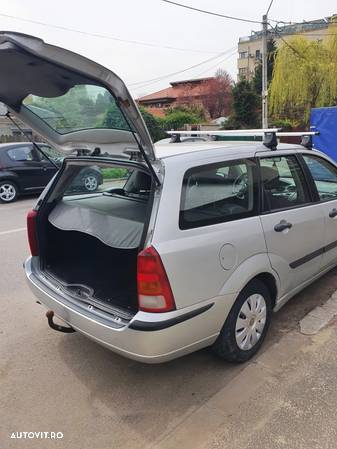 Ford Focus 1.8 TDDI Comfort - 5