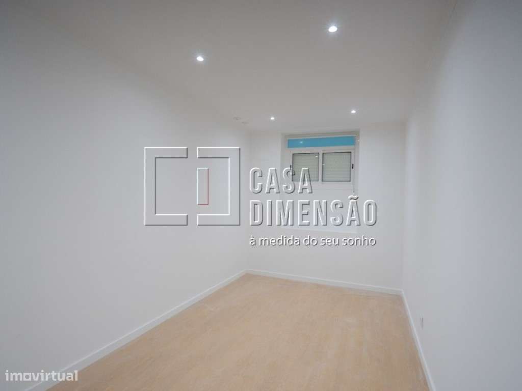 Apartamento T3 em fase de remodelação, na Amadora!!-20