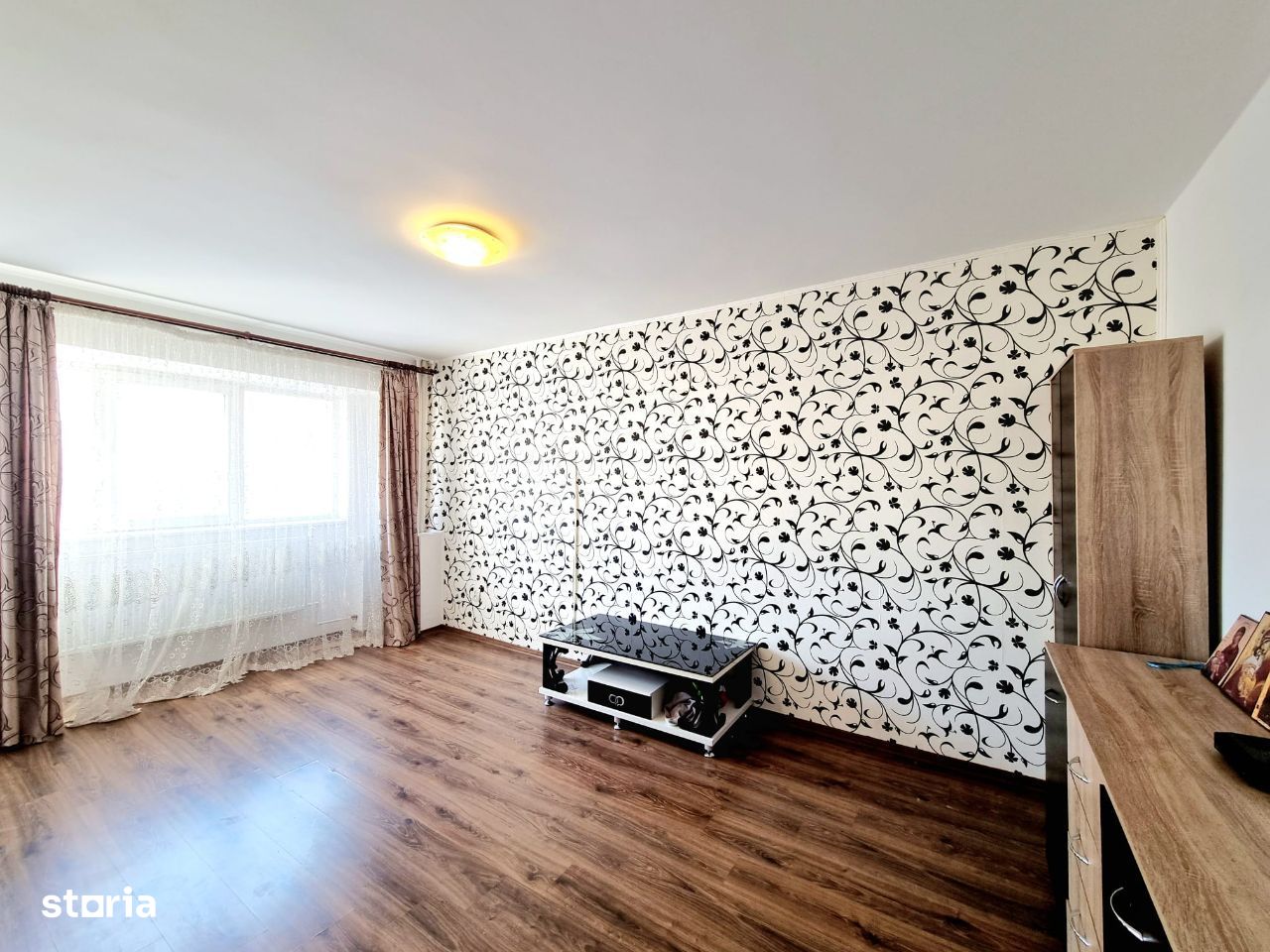 Apartament cu o camera, Micro 20, bloc mixt, liber !