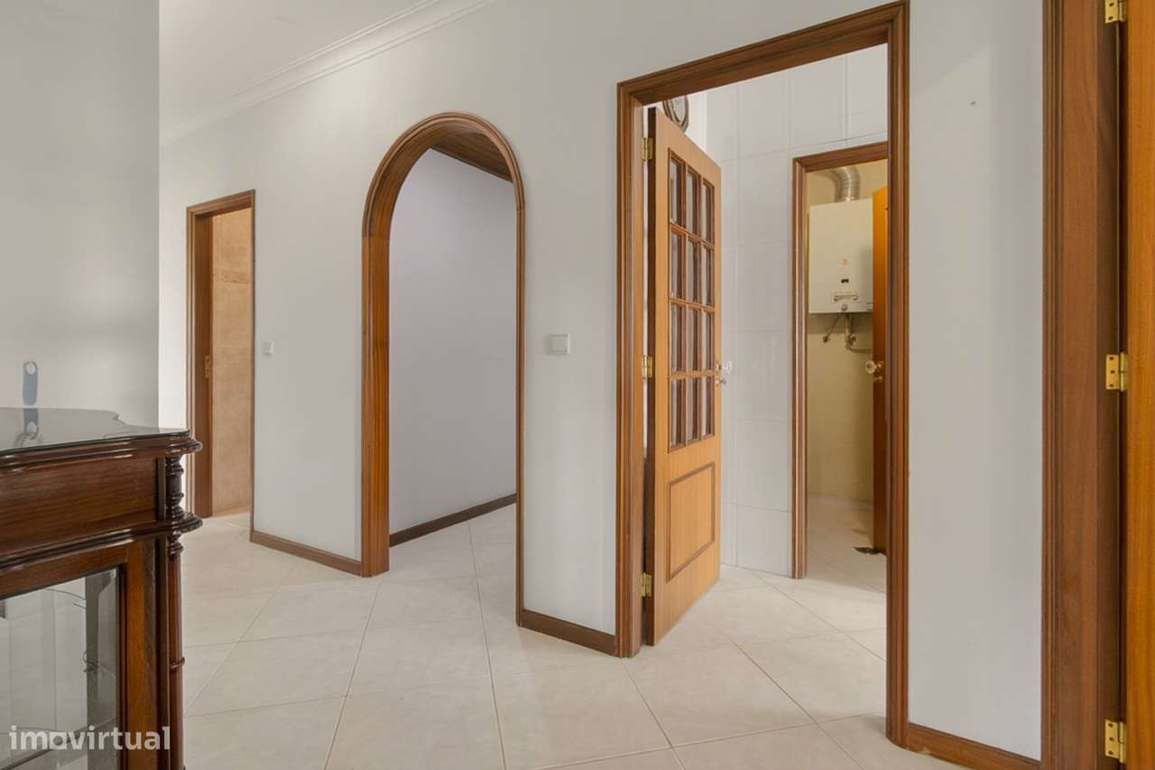 T4 com garagem fechada (38 m²) em Rio Tinto – Excelente oportunidade-9
