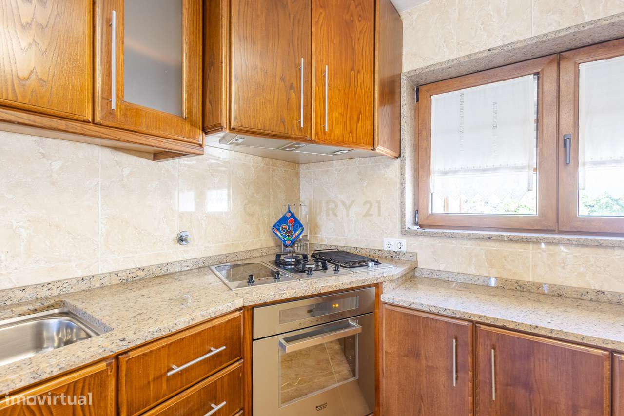 Moradia T4 mobilada com piscina aquecida e vistas deslumbrantes sobre-23