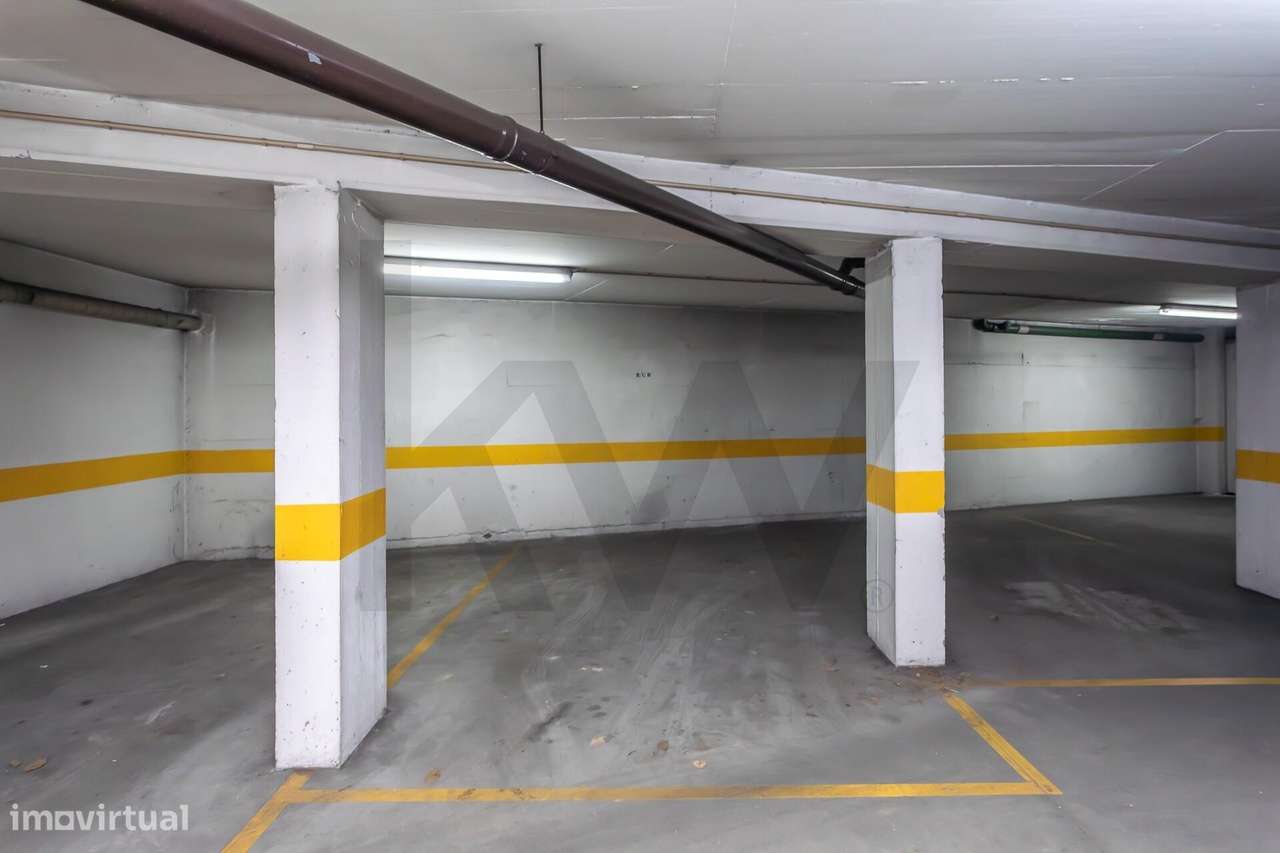 Apartamento T2 Espaçoso com Garagem e Arrecadação – Quinta das Amoreir-22