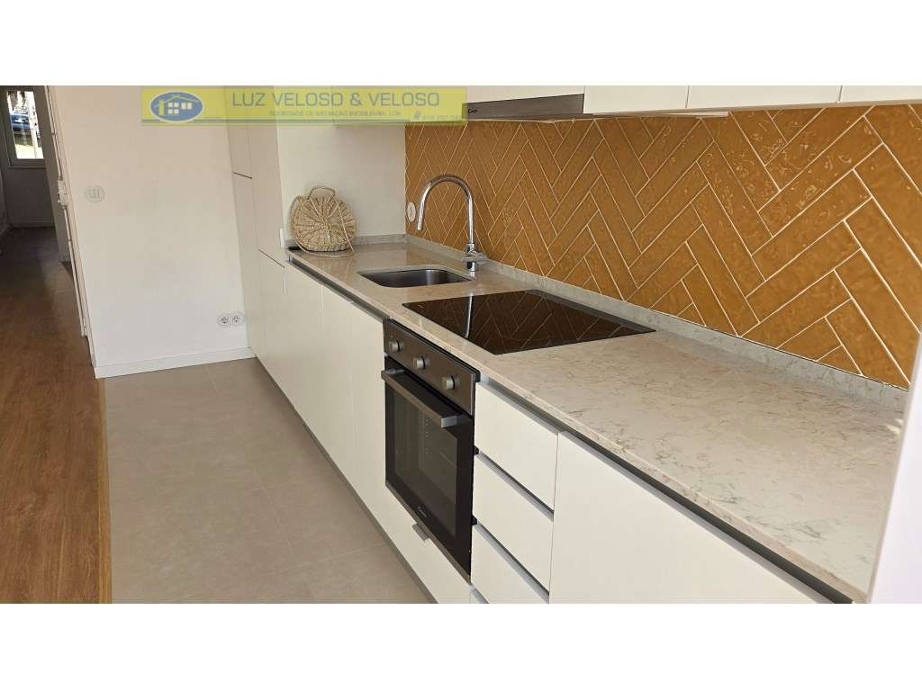 T2 Serra das Minas, remodelado, Arrecadação/Garagem-13