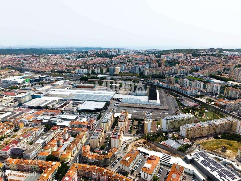 Excelente oportunidade no centro da Amadora: Apartamento T2 com locali-22