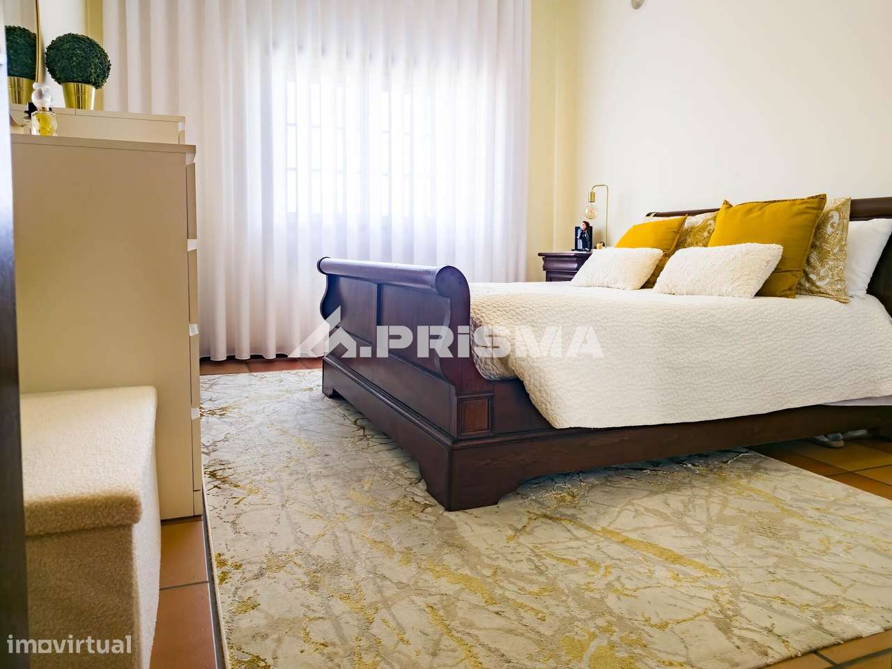 Moradia T5 para Venda em C. Branco-12