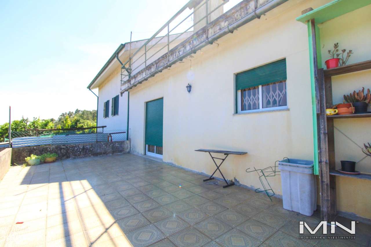 Mini Quinta com Construção Robusta, Poço, Adega e Viabilidade para Seg-44