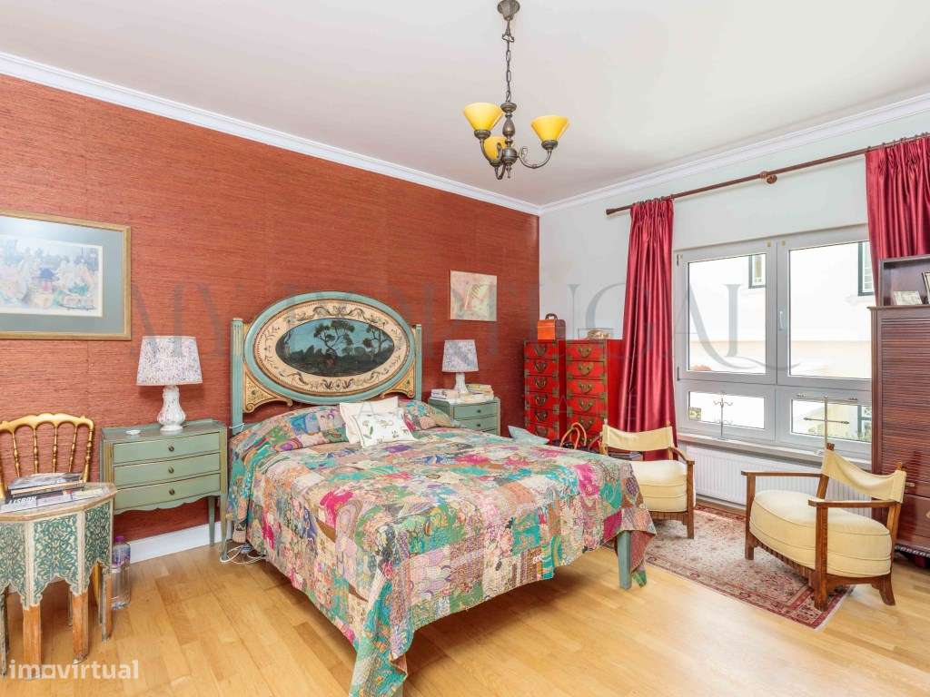 Elegância e História no Estoril: T2 com Vista Piscina no Condomínio...-6