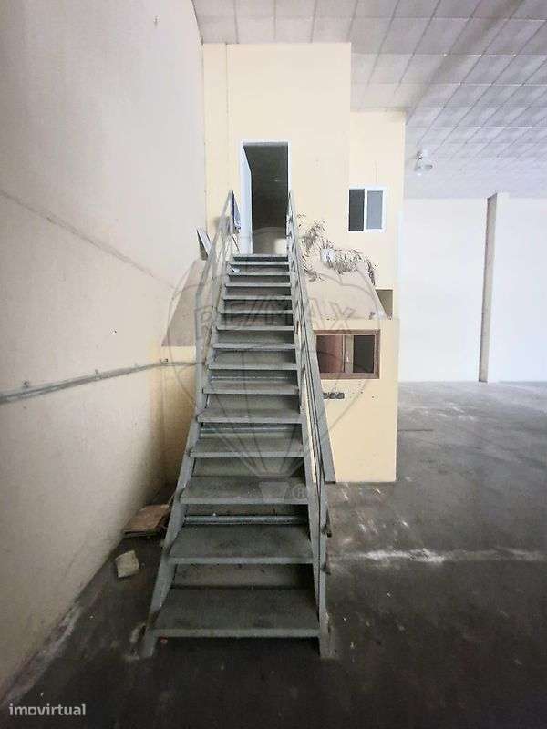 Armazém T3 para venda-26