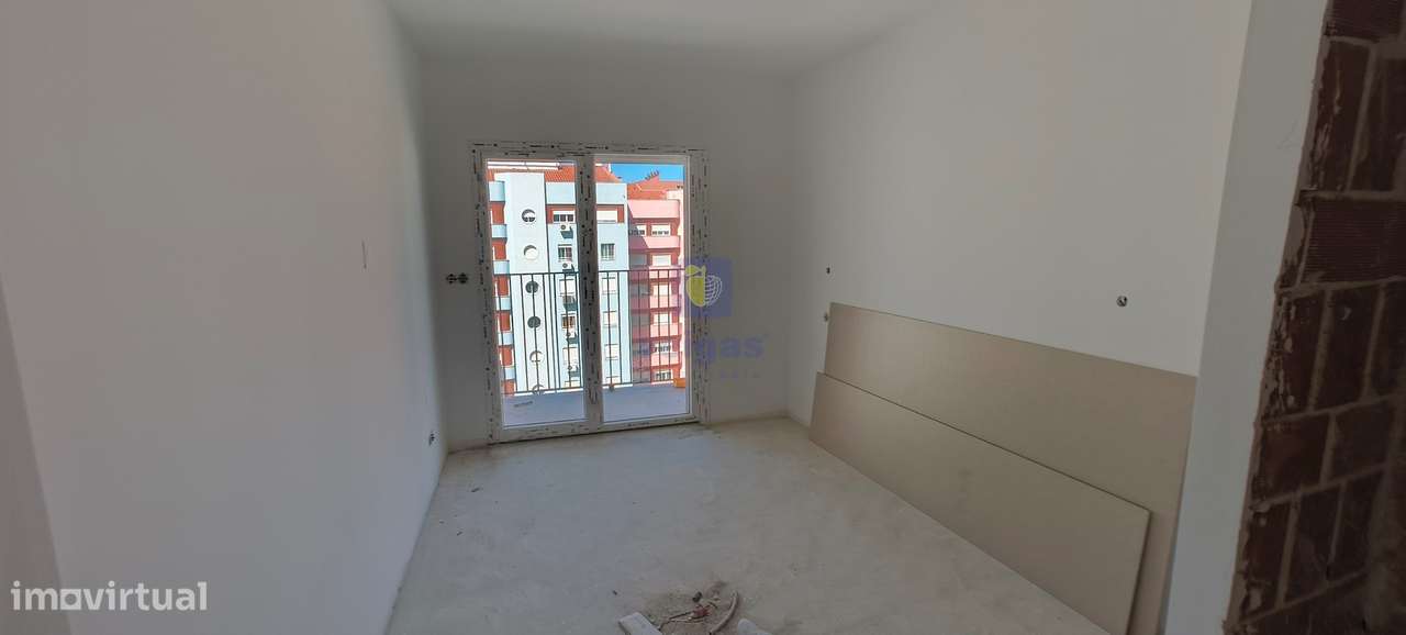 T3 Novo em Santa Marta do Pinhal com Parqueamento - Corroios-33