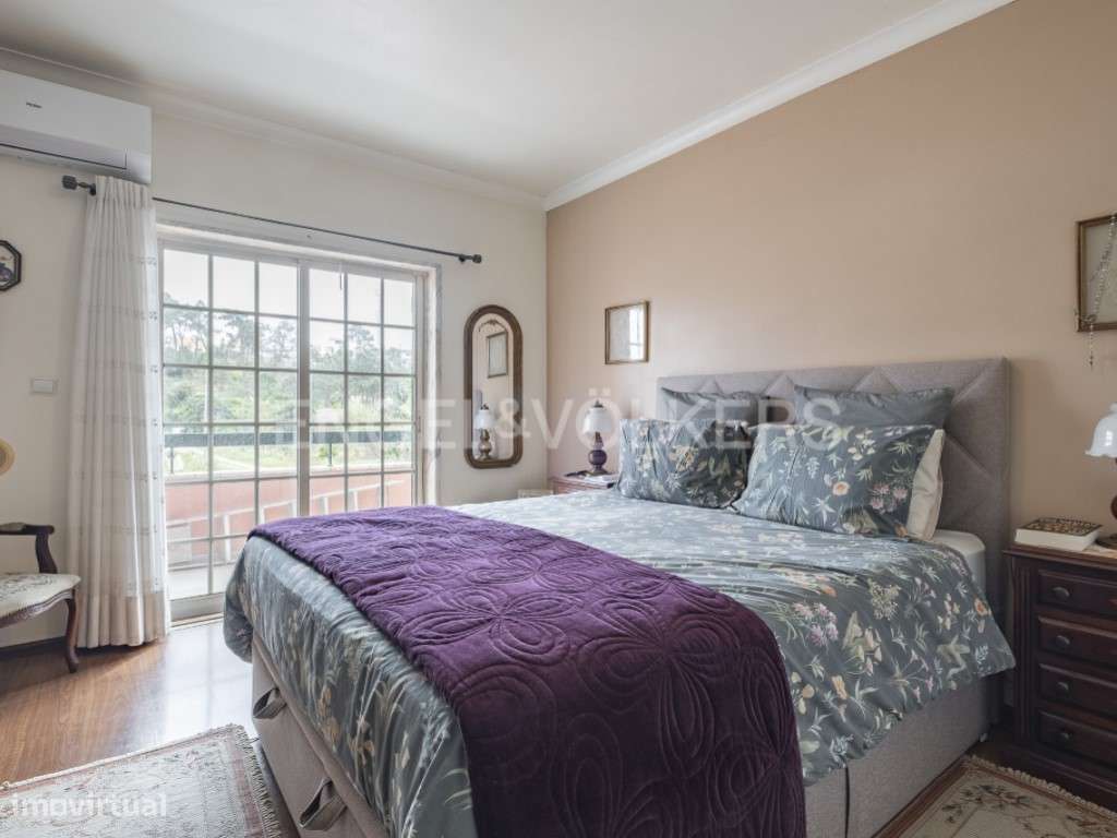 Moradia T5 com piscina em Sobreda de Caparica-21