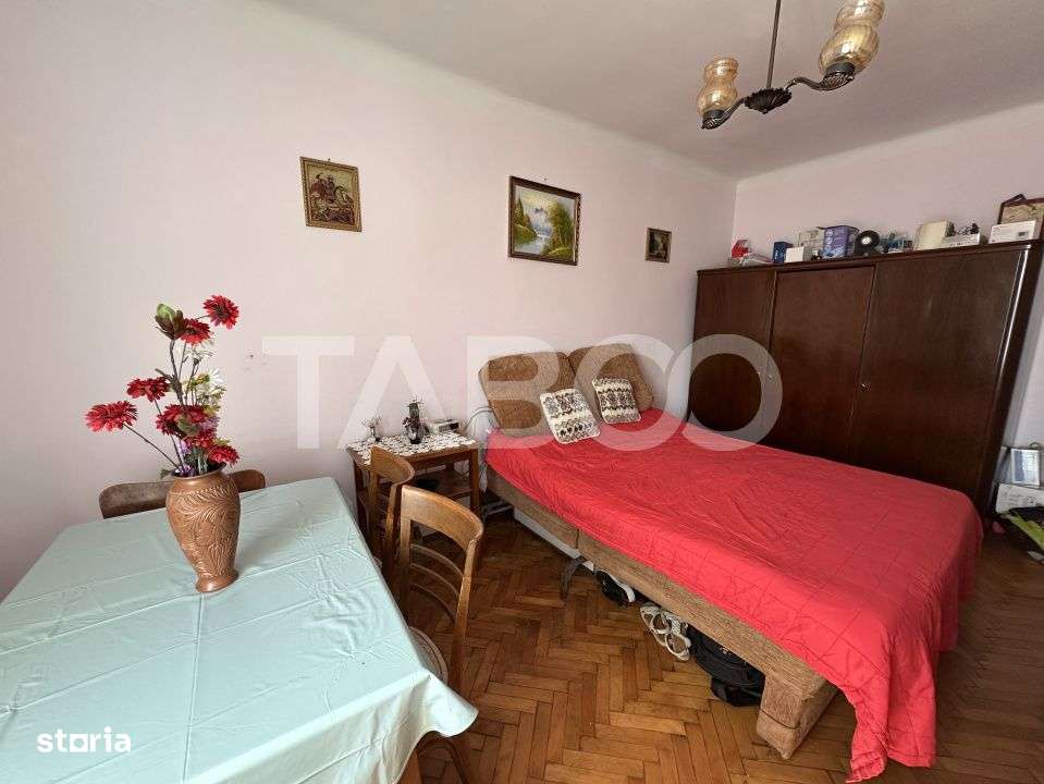 Apartament 2 camere 47 mpu decomandat 2 boxe la subsol garaj etaj 2 - Imagine principală: 4/12