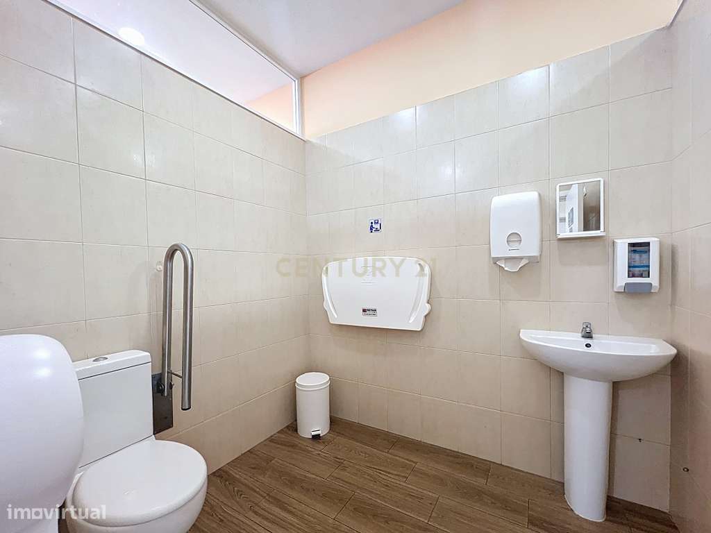 Oportunidade Única: Venda de Clínica em Pleno Funcionamento na Lagoa –-17