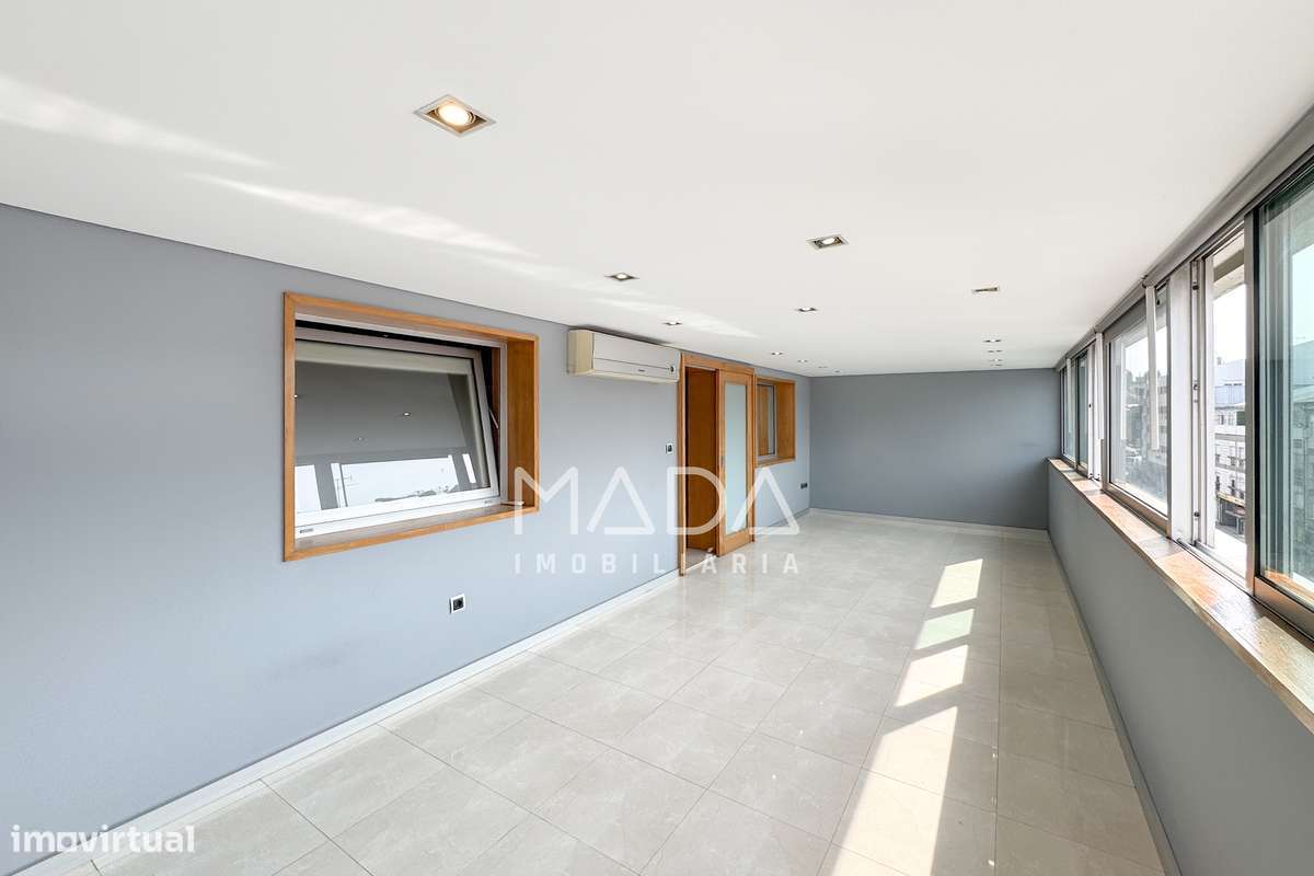 Apartamento T2+1 (último piso) c/sótão no centro histórico de Braga-7