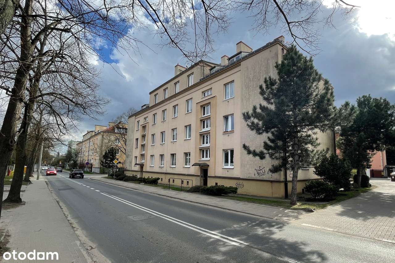 Przy tramwaju, z balkonem, piwnicą i parkingiem-0