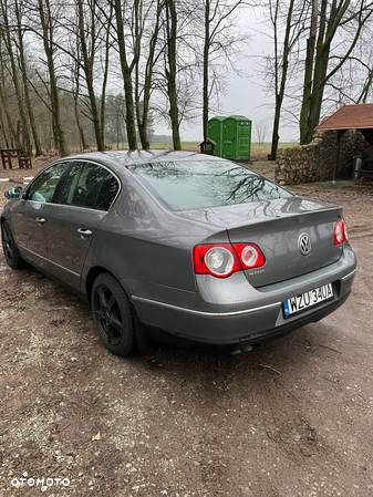 Volkswagen Passat - 4