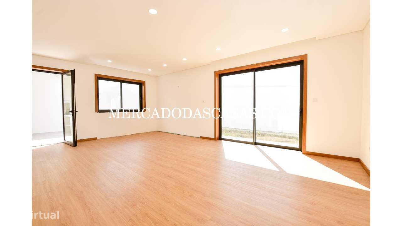 Moradia T3 Nova em S.M.Feira, junto ao castelo-12
