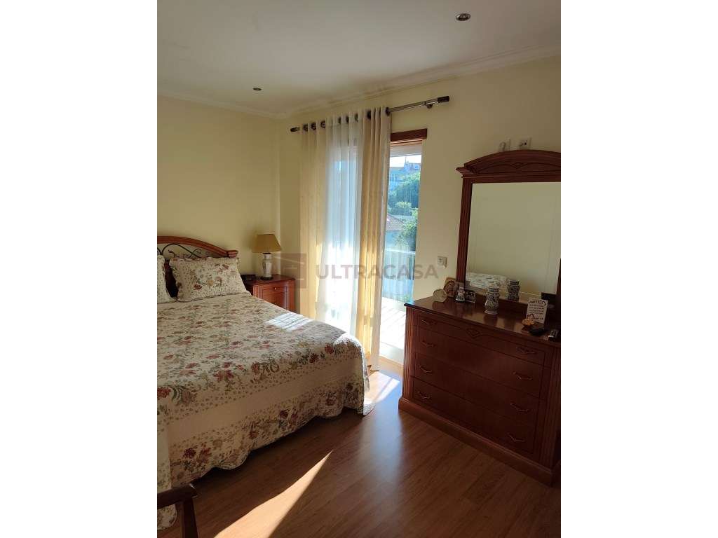 Vende-se Moradia V4 renovada com terraço, churrasqueira e horta a 5...-36