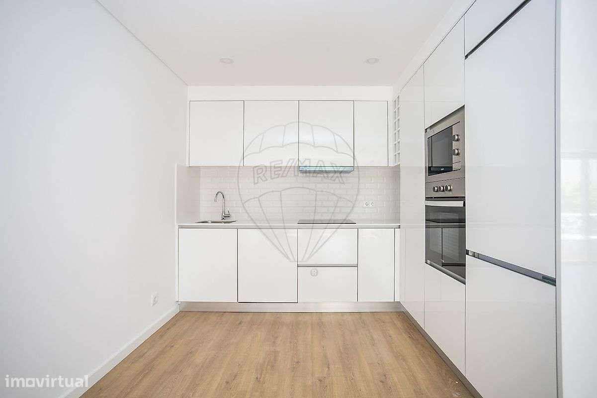 Apartamento T3 à venda em Camarate-8