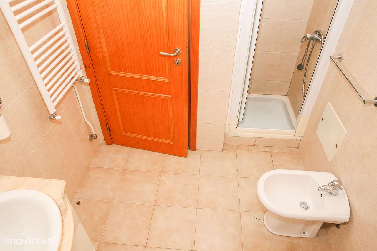 Excelente apartamento T3 com 111m2 no centro da Abrigada-36