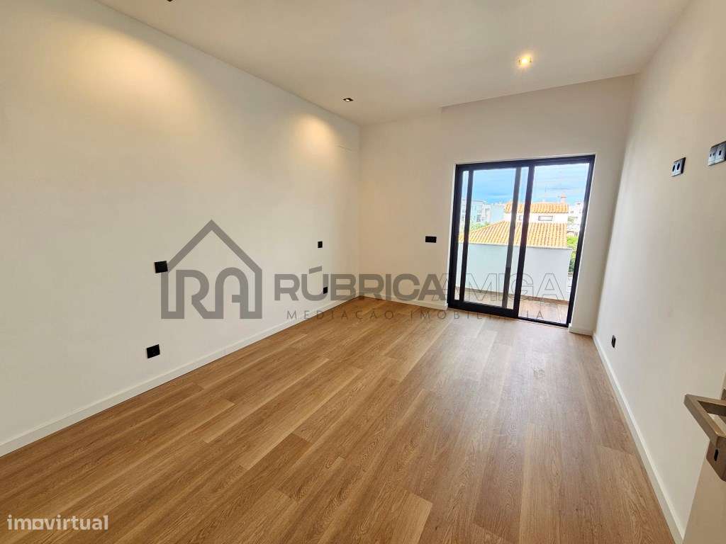 T3 renovado na zona de Betunes em Loulé-5