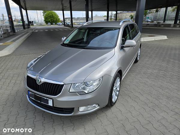 Skoda Superb 2.0 TDI Exclusive - 2