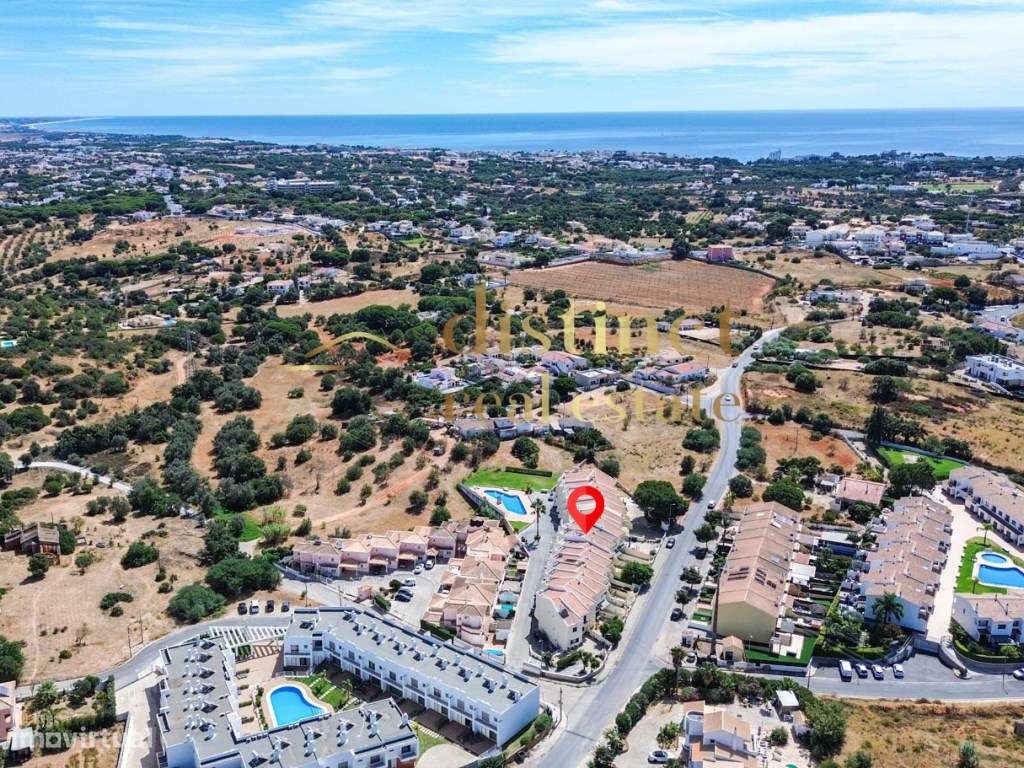 Moradia T2+1 Geminada com Garagem, Piscina, Terraço e BBQ - Grande imagem: 5/41