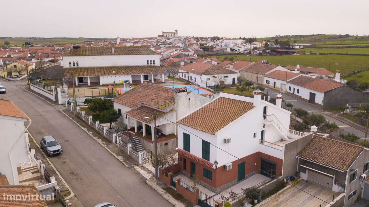 Moradia T3 com Piscina na Aldeia da Granja-35