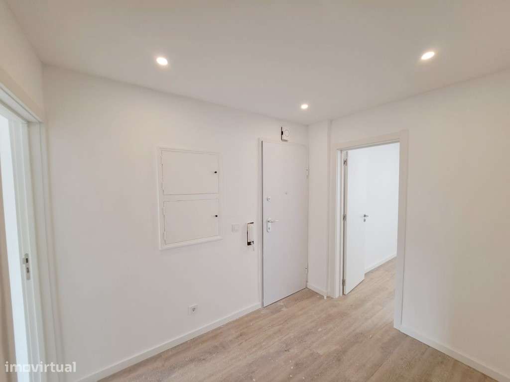 Apartamento T2 com pátio para venda em Algueirão-Mem Martins - Sint... - Grande imagem: 3/39