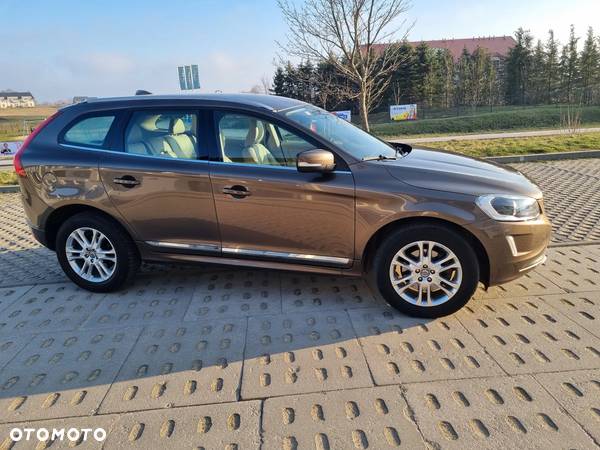 Volvo XC 60 D5 AWD Momentum - 5