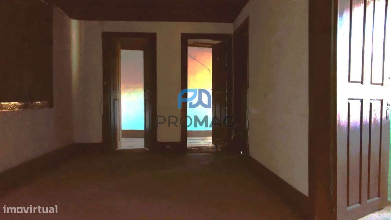 Moradia V3 para Recuperar em São Martinho de Mouros-6