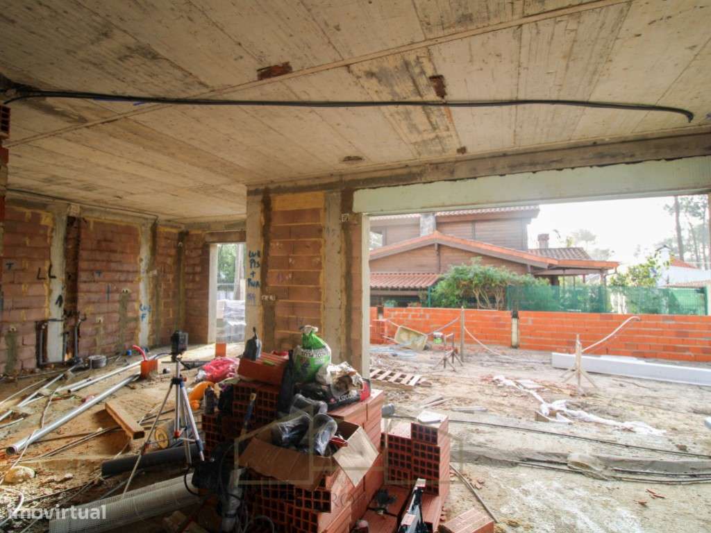 Moradia Isolada T4 com Piscina na Aroeira-28