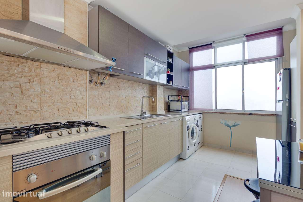 Viva no Centro da Amadora – T2 Espaçoso e Luminoso - Grande imagem: 2/22