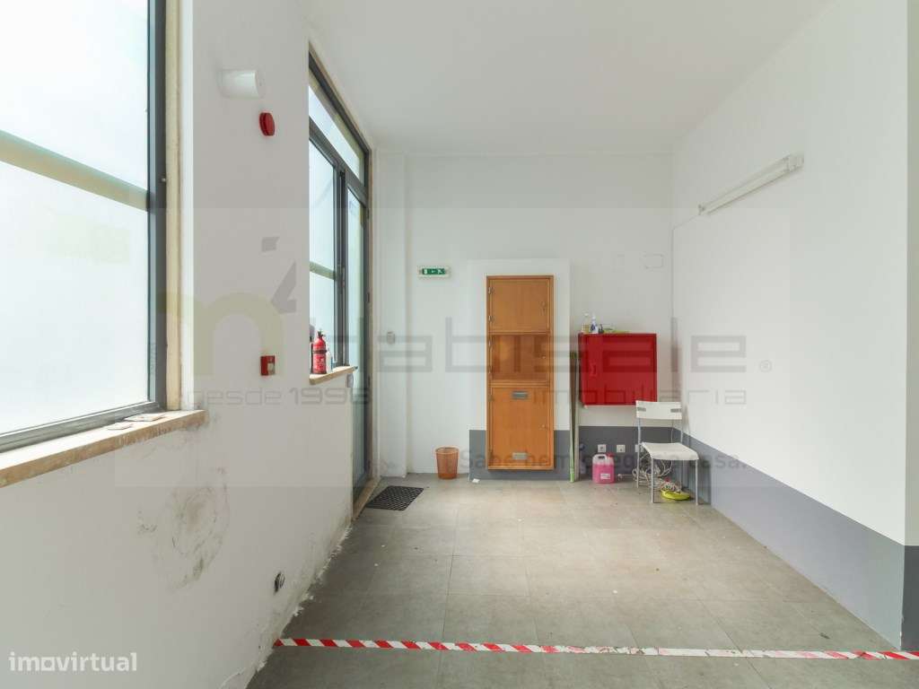 Loja de 50 m2, na Quinta do Conventinho, Santo António dos Cavaleir... - Grande imagem: 5/10