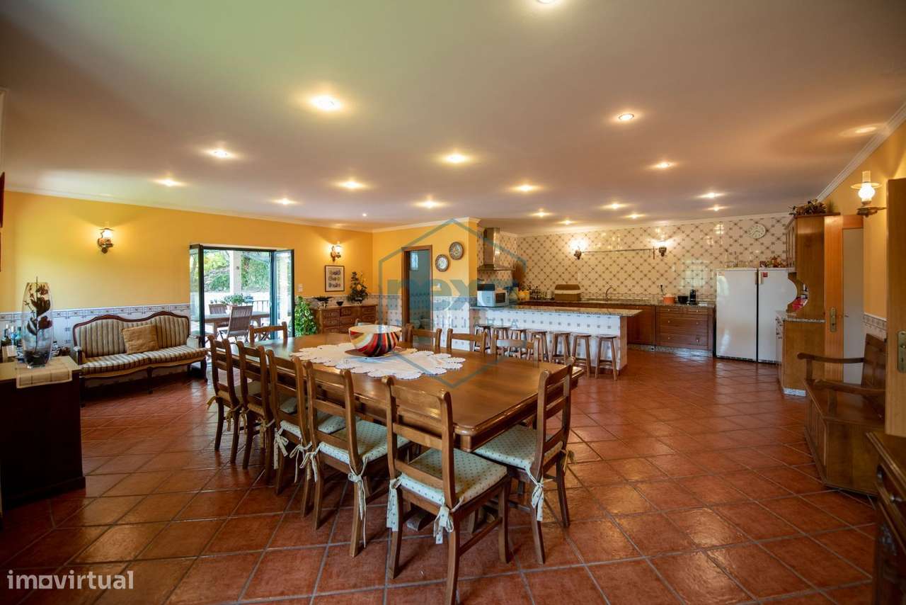 Moradia inserida em Quinta-8