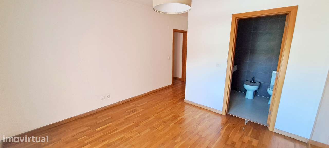Apartamento T4 com 156m²,estacionamento, 2 arrecadações Samora Correia-7