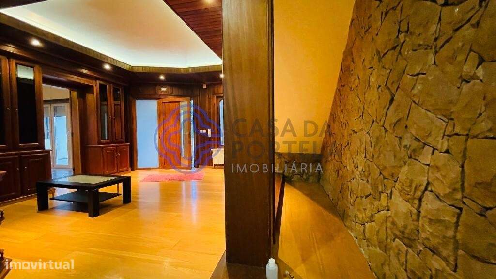 Espaço Multiusos com Habitação e Garagem para 8 Viaturas - Grande imagem: 3/36