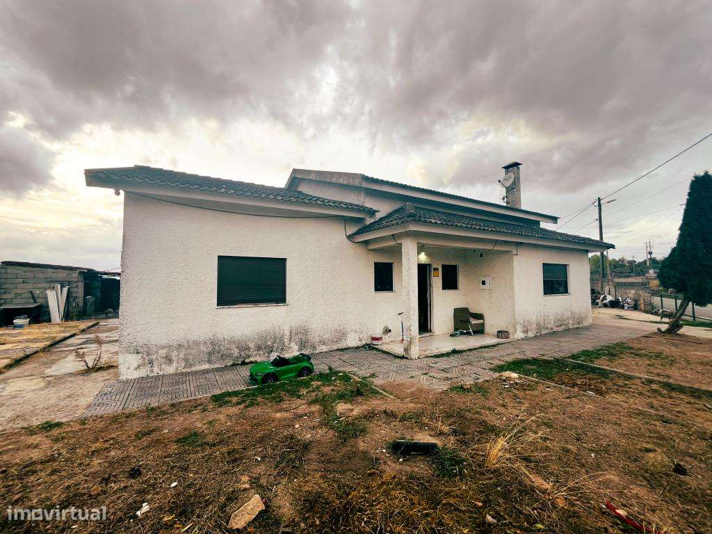 Moradia Isolada T5 com Garagem e Forno Tradicional-5